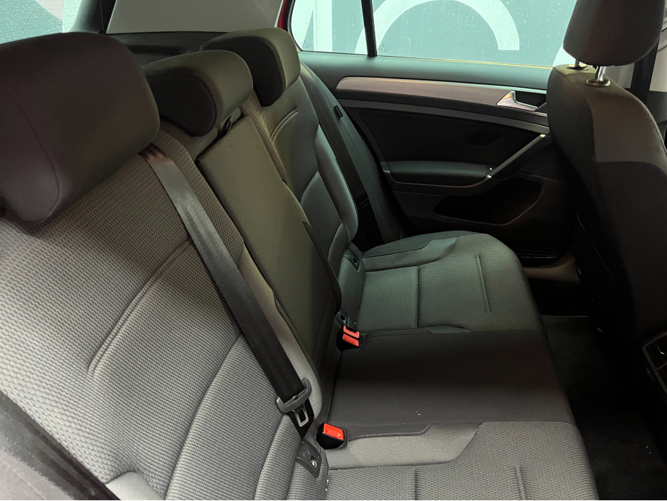 2017 Volkswagen Golf - image 12