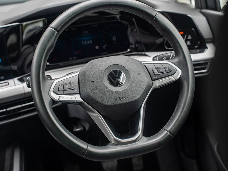 2023 Volkswagen Golf - image 6
