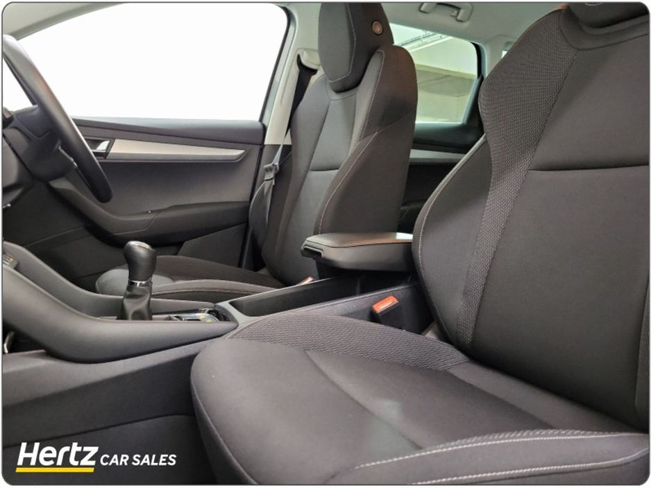 2024 Skoda Karoq - image 5