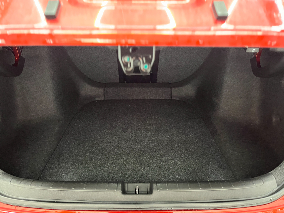 2020 BMW 5 Series - image 7