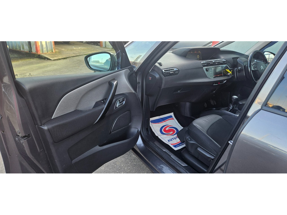 2017 Citroen C4 Picasso - image 24