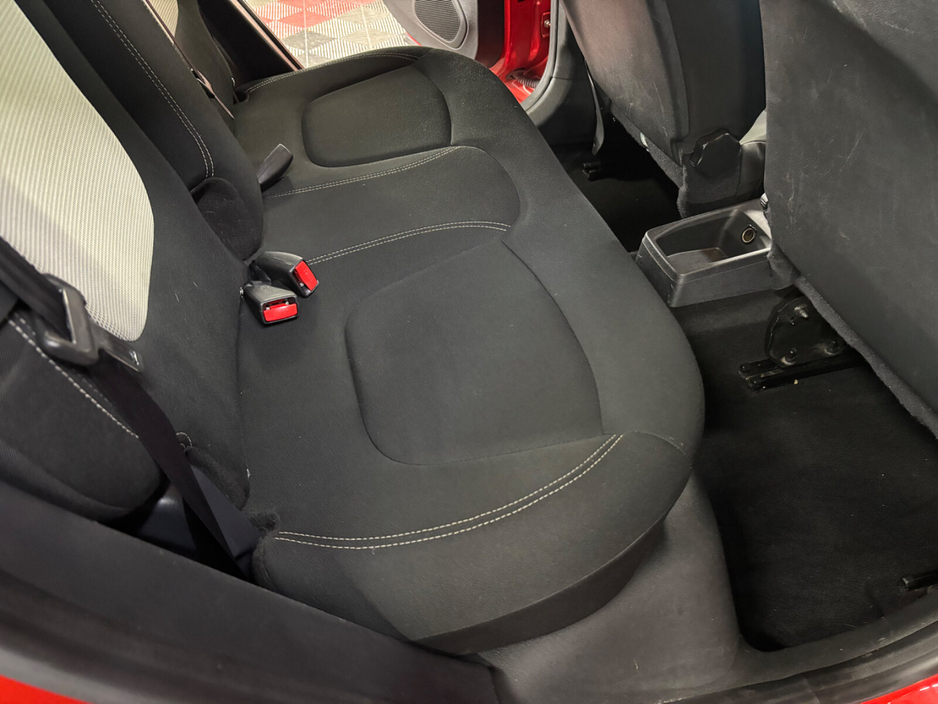 2019 Renault Captur - image 12