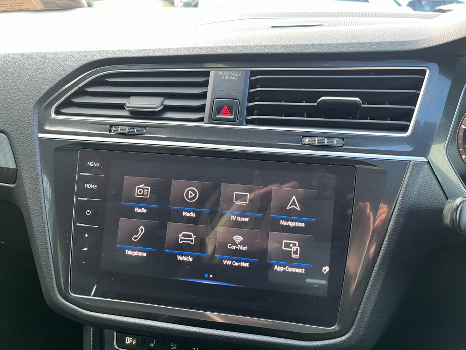 2018 Volkswagen Tiguan R-LINE 4 MOTION AUTOMATIC 2.0 DIESEL //HIGH SPEC//FULL LEATHER HEATED FRONT AND REAR SEATS//360 PARKING CAMERAS//ADAPTIVE CRUISE CONTROL// €27,950