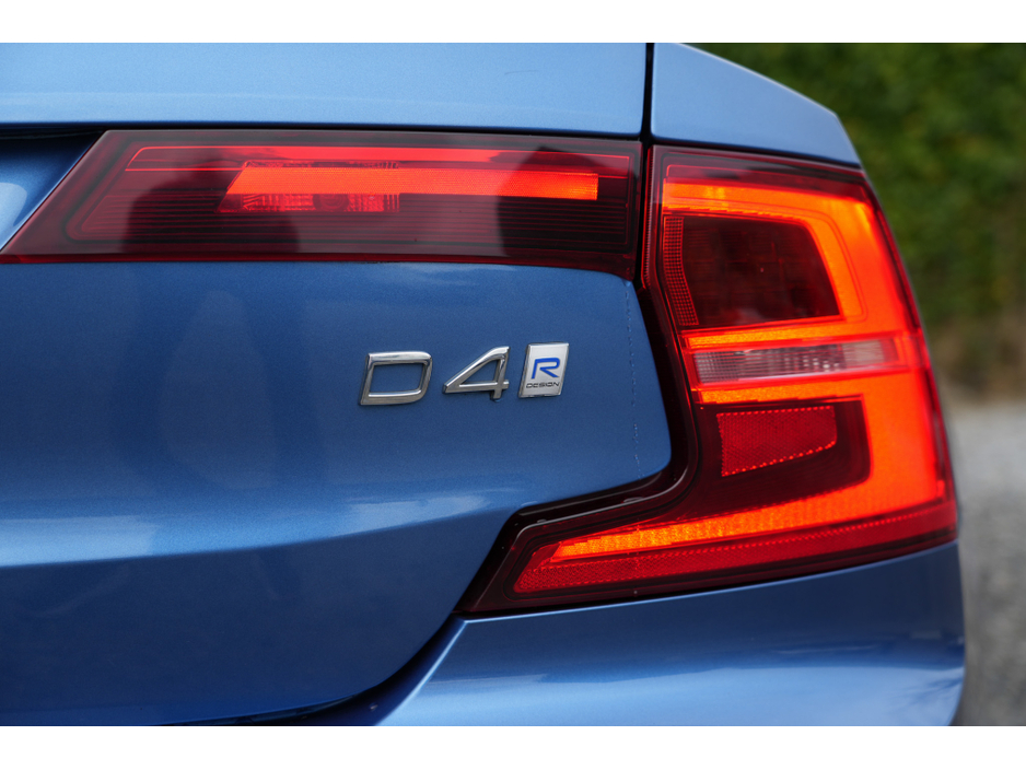 2018 Volvo S90 - image 11