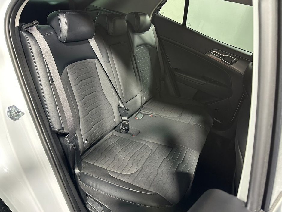 2023 Kia Sportage - image 11