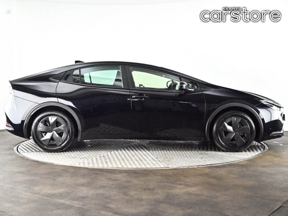 2023 Toyota Prius - image 7