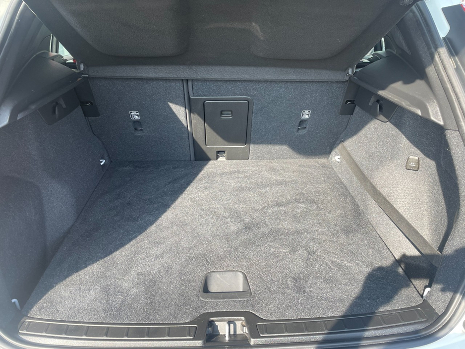 2020 Volvo XC40 - image 6