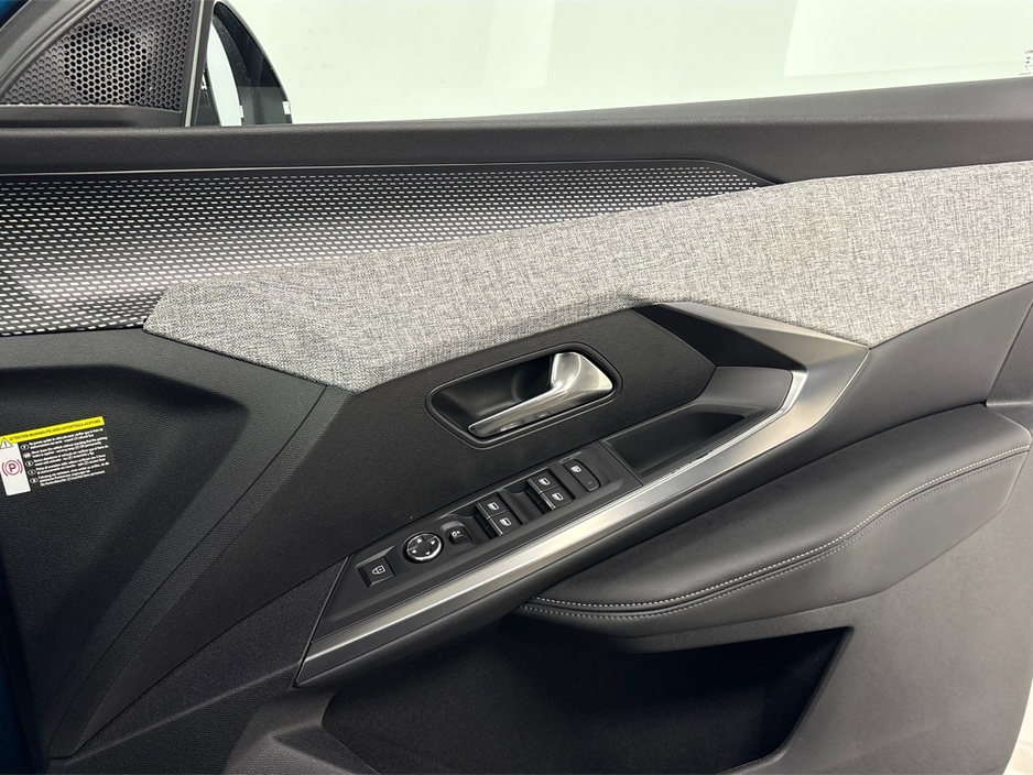 2025 Peugeot 3008 - image 23