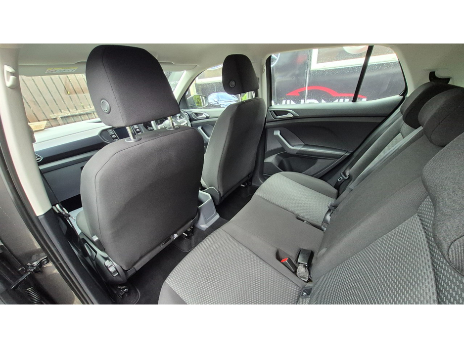 2020 Volkswagen T-Cross - image 12