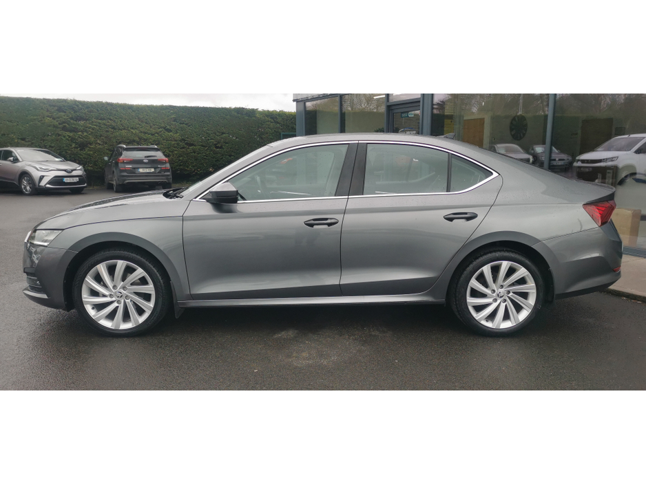 2023 Skoda Octavia - image 5