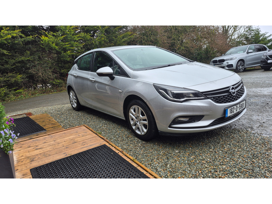 2018 Opel Astra - image 5