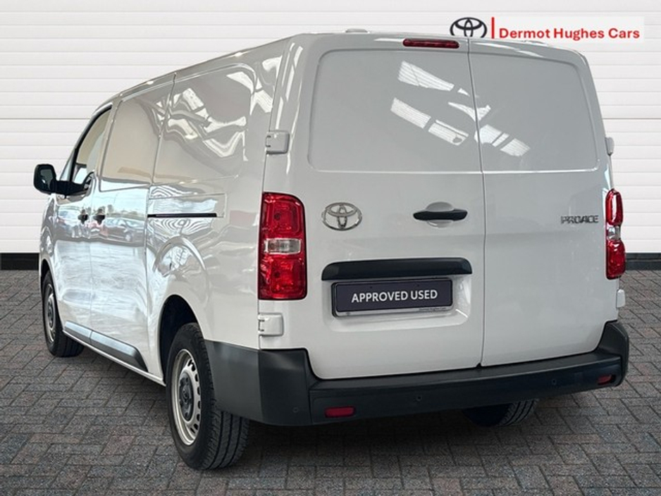 2024 Toyota Proace - image 2