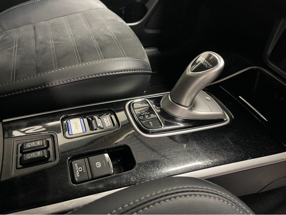 2019 Mitsubishi Outlander (Low Kms) HYBRID 2.4 PHEV AUTOMATIC 5DR MODEL  www.bolandscarcentre.ie €22,900