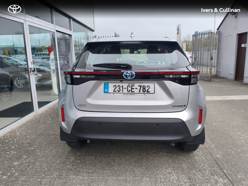 2023 Toyota Yaris Cross - image 8