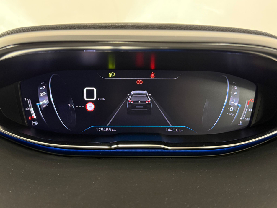 2022 Peugeot 5008 - image 18