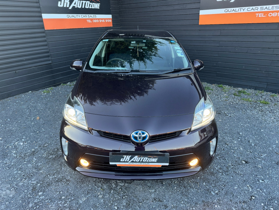 2014 Toyota Prius - image 2