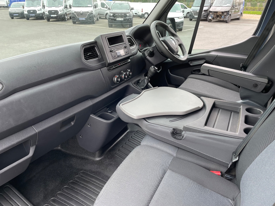 2023 Renault Master - image 16