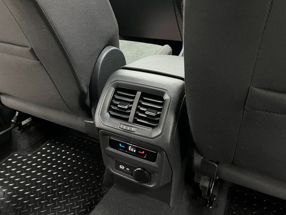 2023 Volkswagen Tiguan - image 8