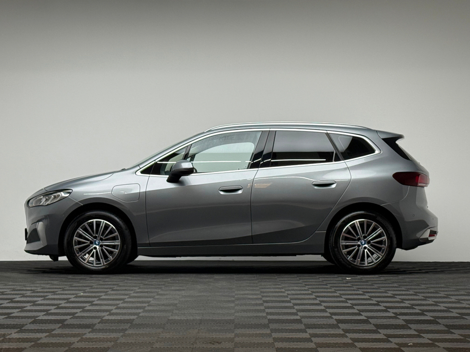 2023 BMW 2 Series - image 4