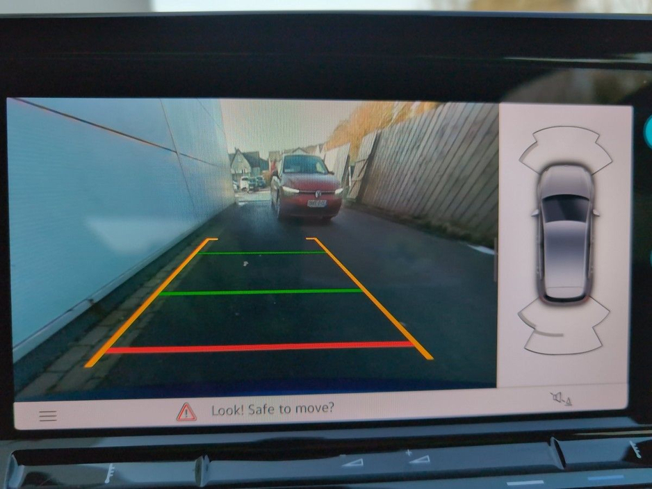 2024 Volkswagen Golf - image 14