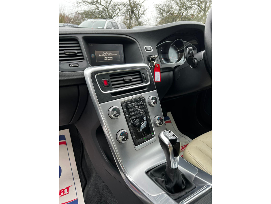 2018 Volvo S60 - image 9