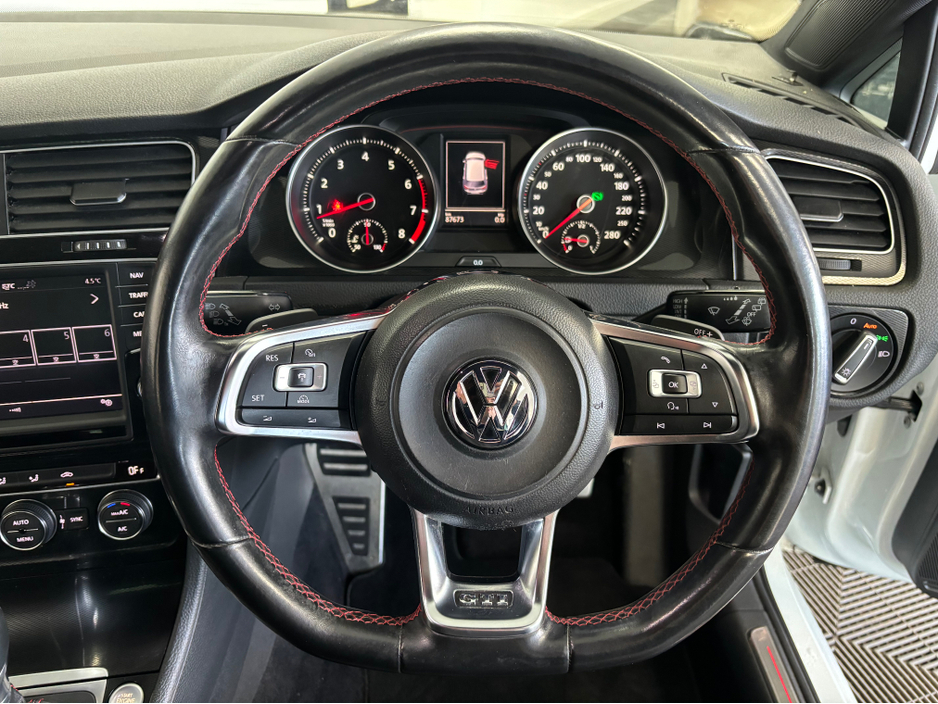 2015 Volkswagen Golf - image 7