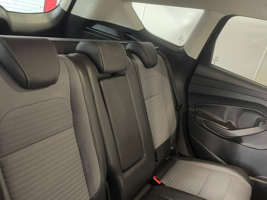 2017 Ford Kuga - image 7