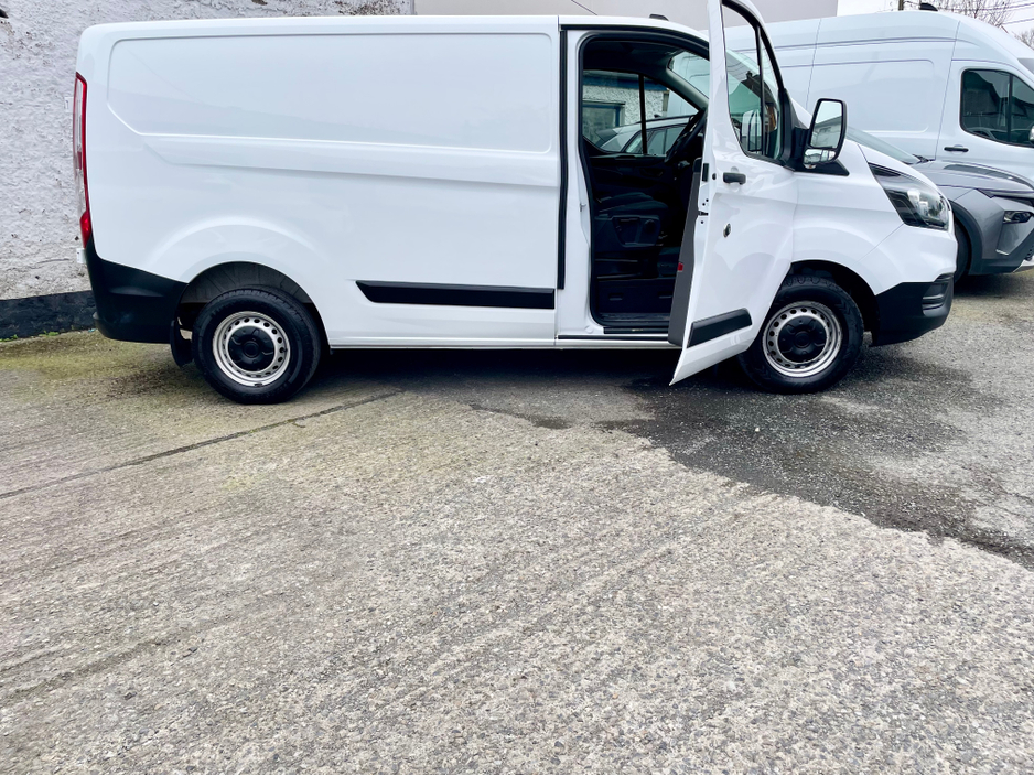 2022 Ford Transit Custom - image 5