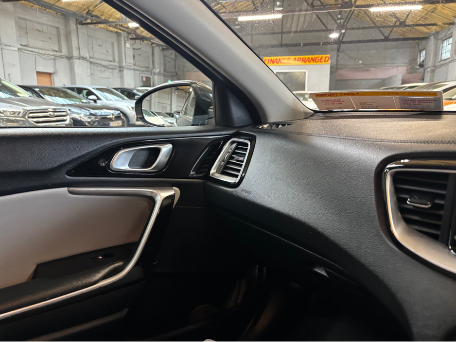 2021 Kia XCeed - image 15