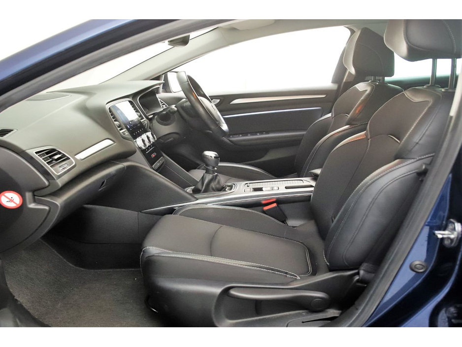 2021 Renault Megane - image 15