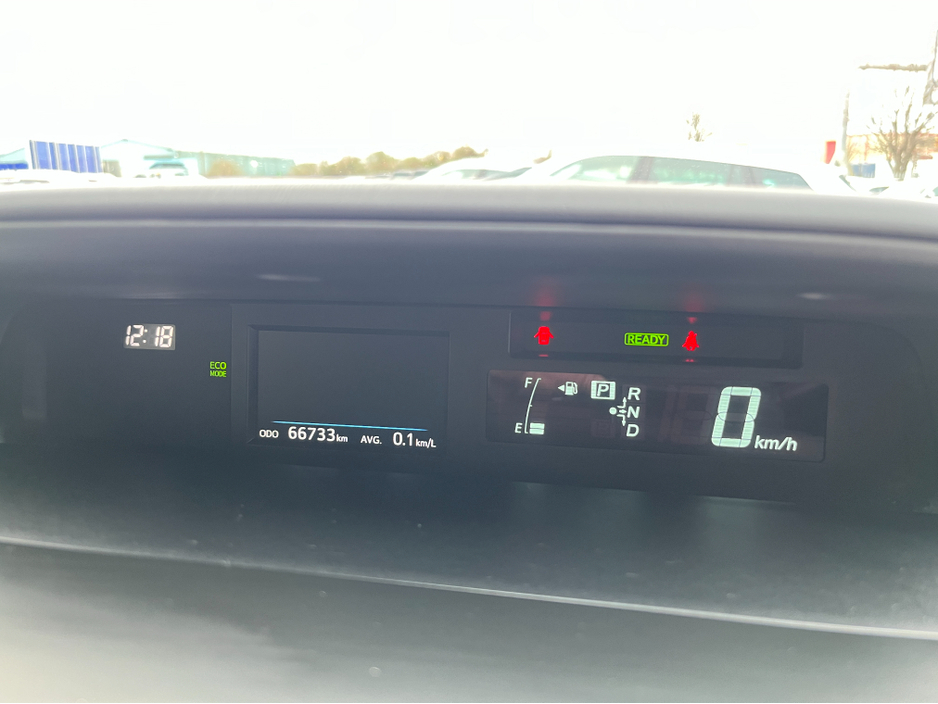 2018 Toyota Prius+ - image 20