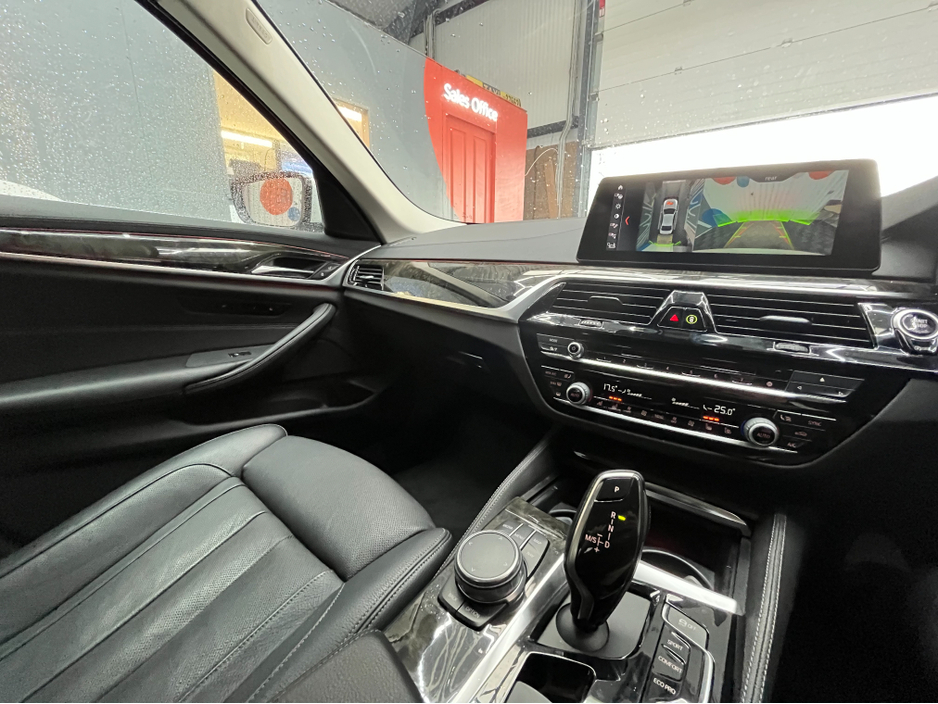 2018 BMW 5 Series - image 25