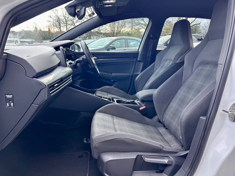 2021 Volkswagen Golf - image 11