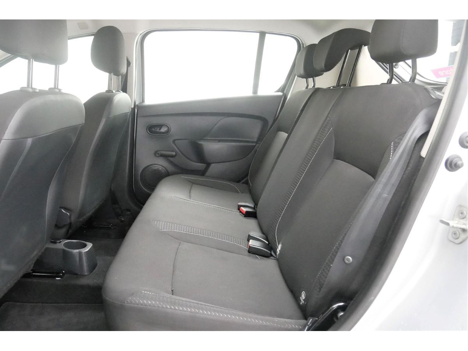 2017 Dacia Sandero - image 16