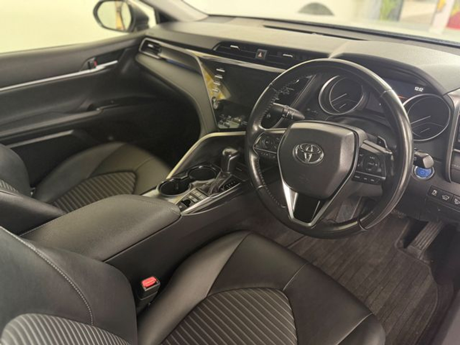 2020 Toyota Camry - image 7