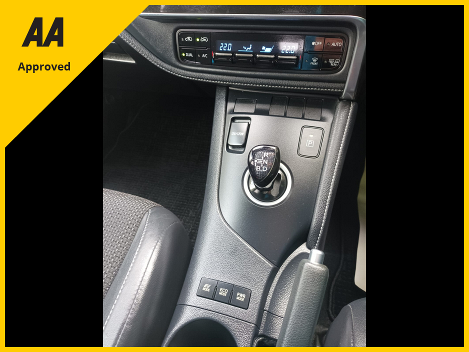 2016 Toyota Auris 1.8 PETROL HYBRID HALF LEATHER INTERIOR IMMACULATE INSIDE WITH ONLY 27,404kms COMPREHENSIVE SERVICE HISTORY (10 STAMPS) REVERSE CAMERA TOUCH SCREEN RADIO APPLE CARPLAY&ANDROIDAUTO FACTORY IMMOBILISER €16,795