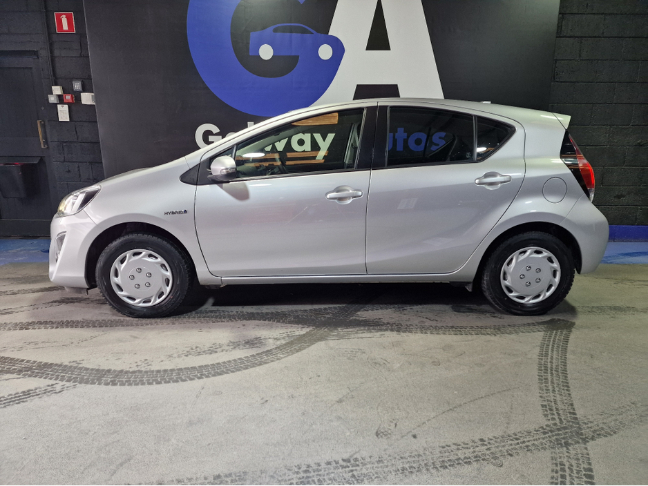 2016 Toyota Aqua - image 5