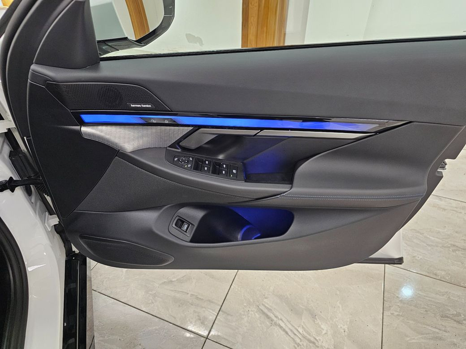 2025 BMW i5 - image 10