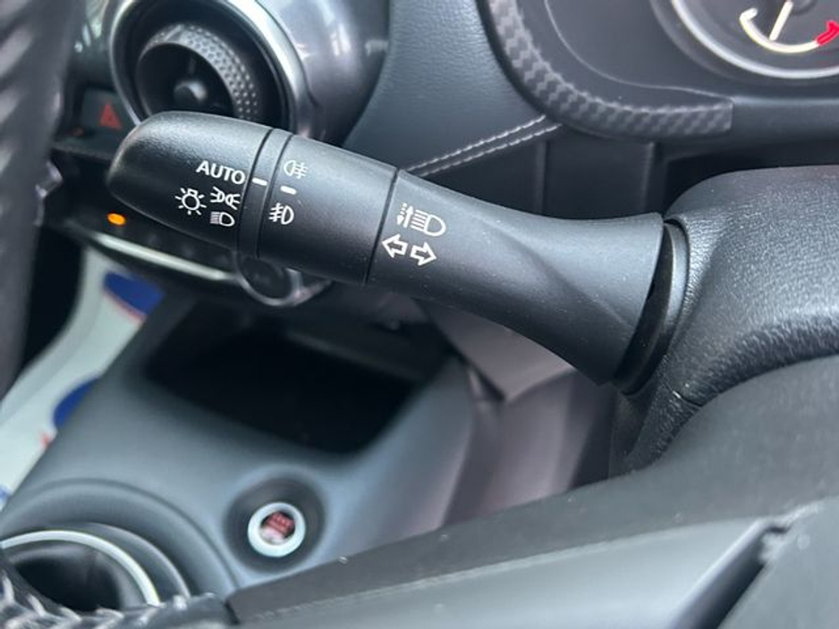 2020 Nissan Juke - image 27