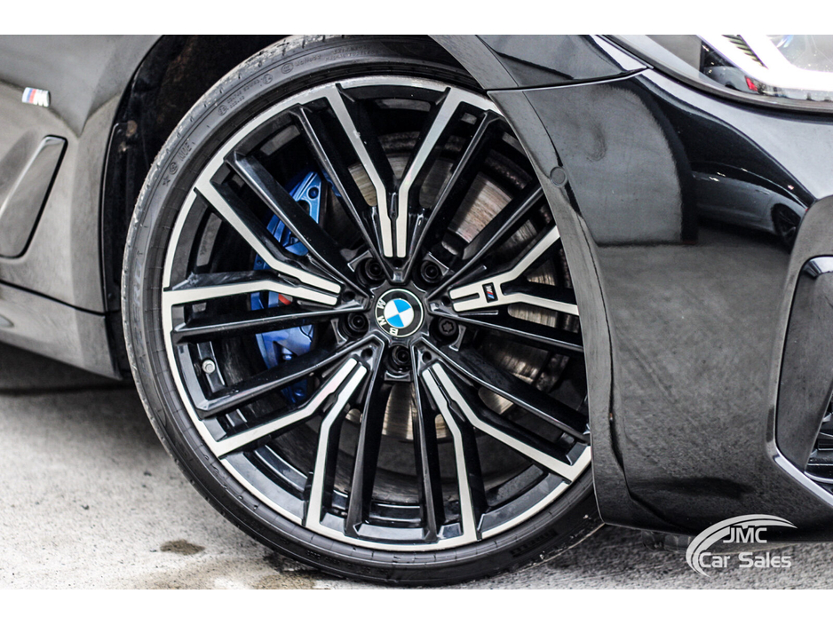 2021 BMW 5 Series - image 6