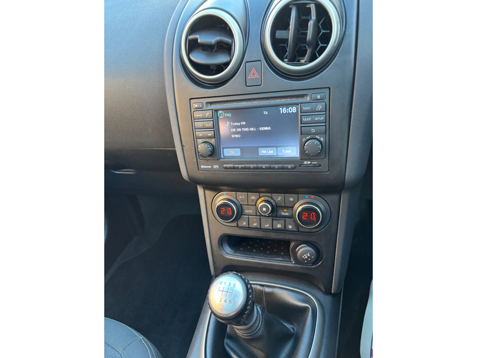 2011 Nissan Qashqai - image 26