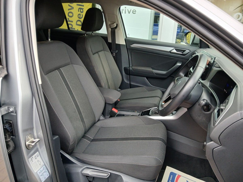 2024 Volkswagen T-Roc - image 12