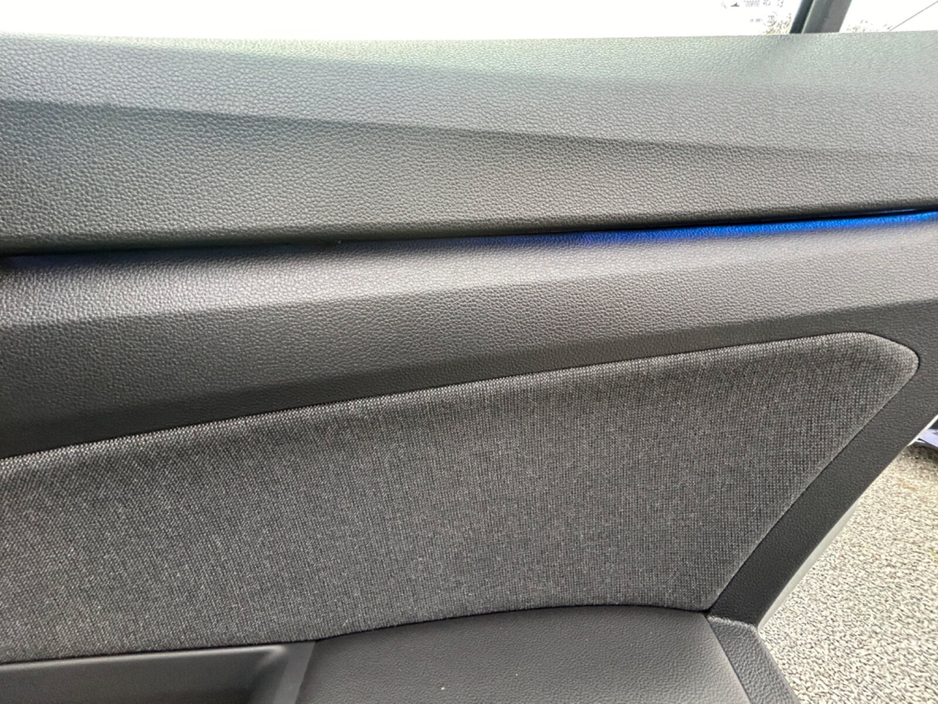 2023 Volkswagen Golf - image 10