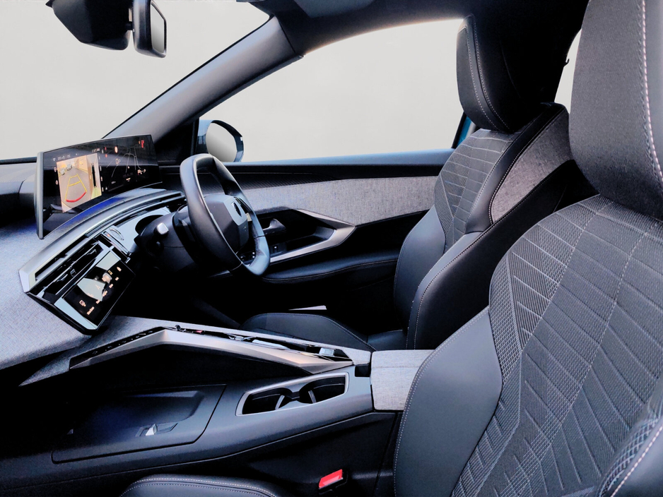 2025 Peugeot 3008 1.2 MHEV PureTech 136bhp eDCS6 Allure €40,950