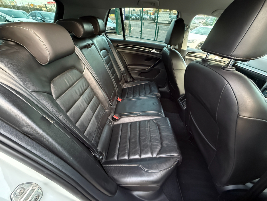 2014 Volkswagen Golf - image 21