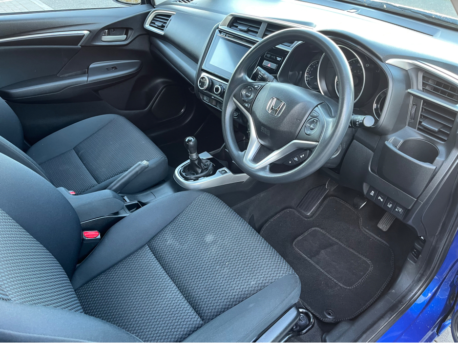 2018 Honda Jazz - image 4