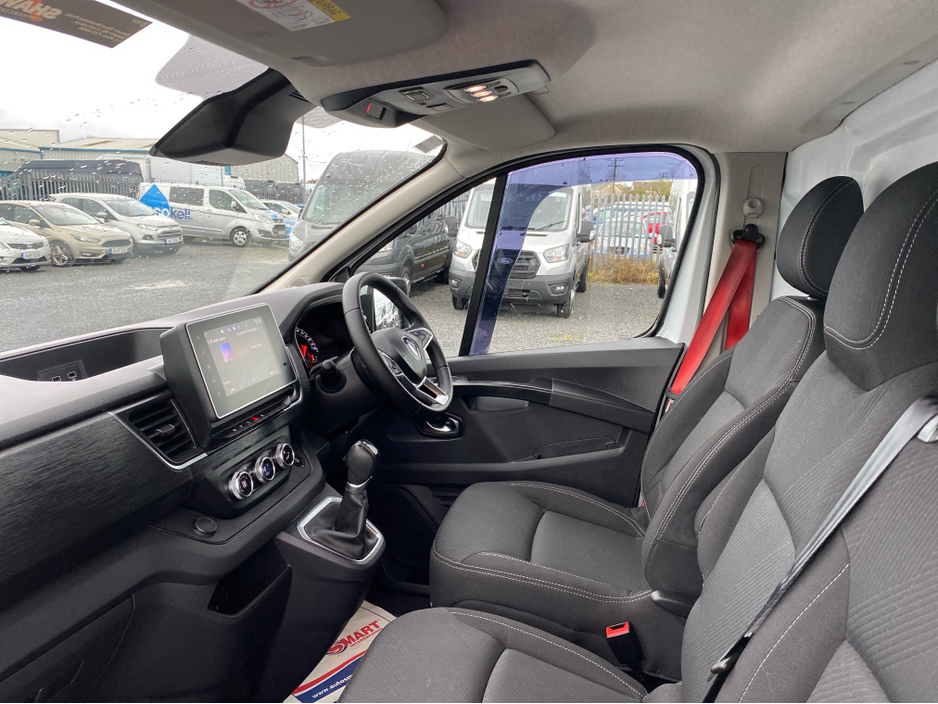 2024 Renault Trafic Red edition LWB 2.0 170BHP Automatic €31,500