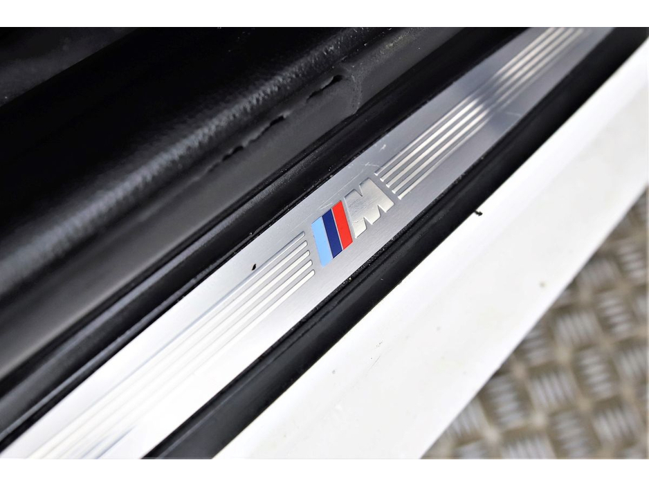 2017 BMW 3 Series - image 23