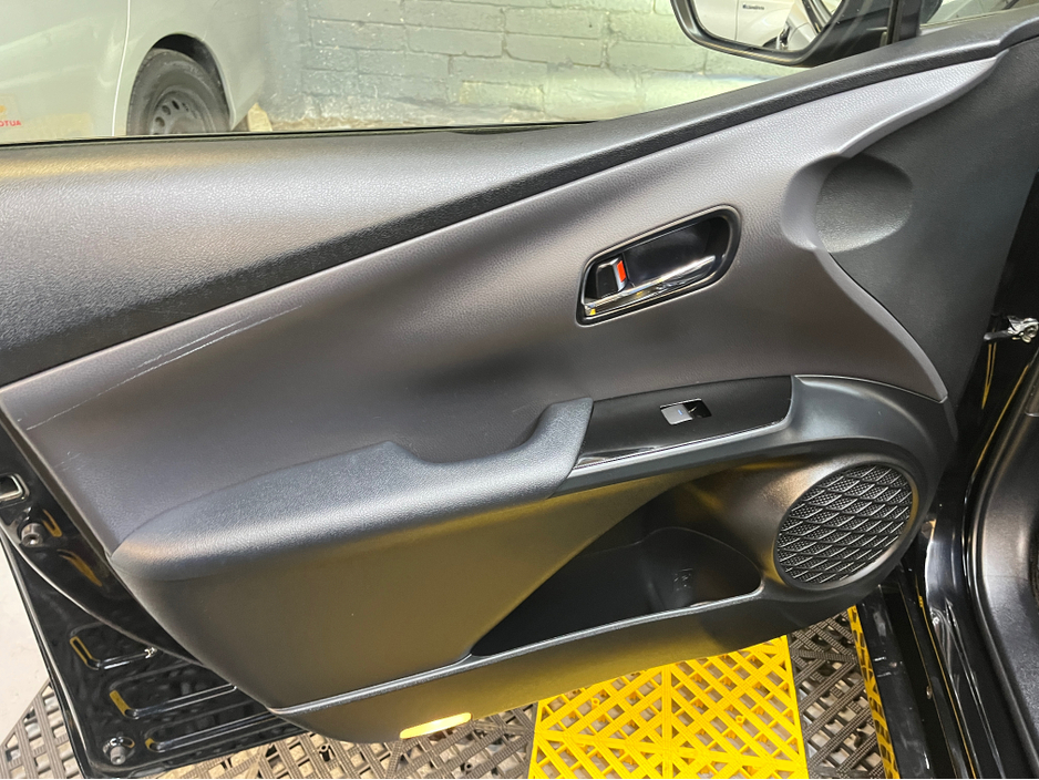 2020 Toyota Prius - image 15