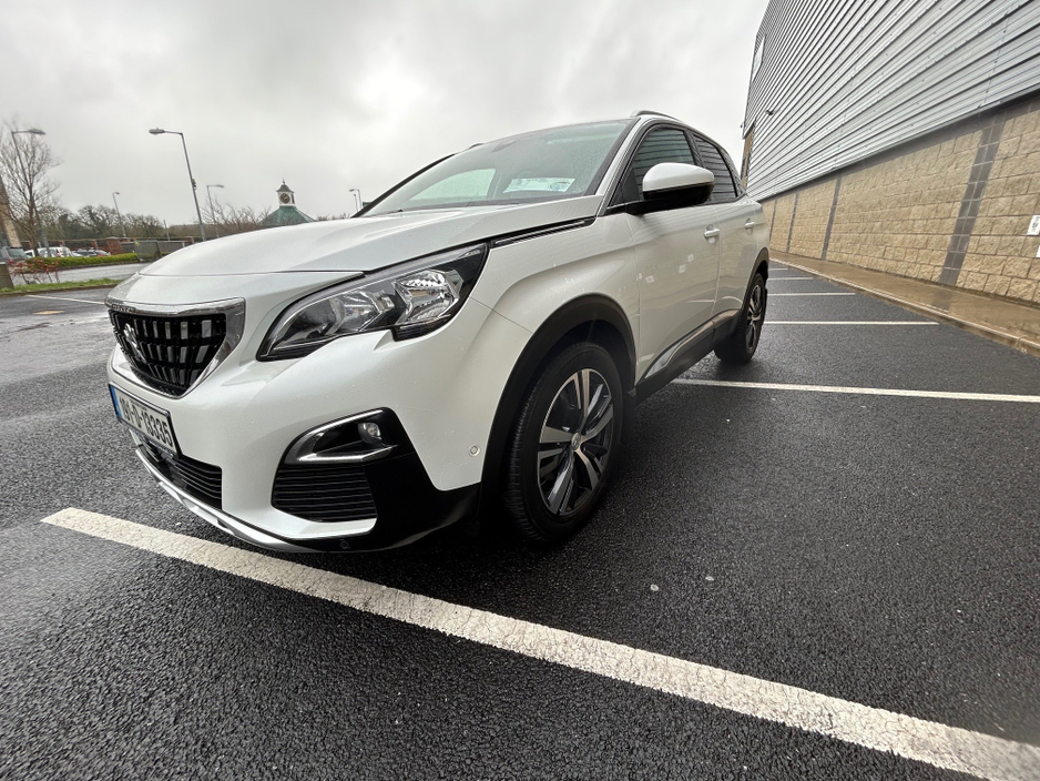 2019 Peugeot 3008 - image 4